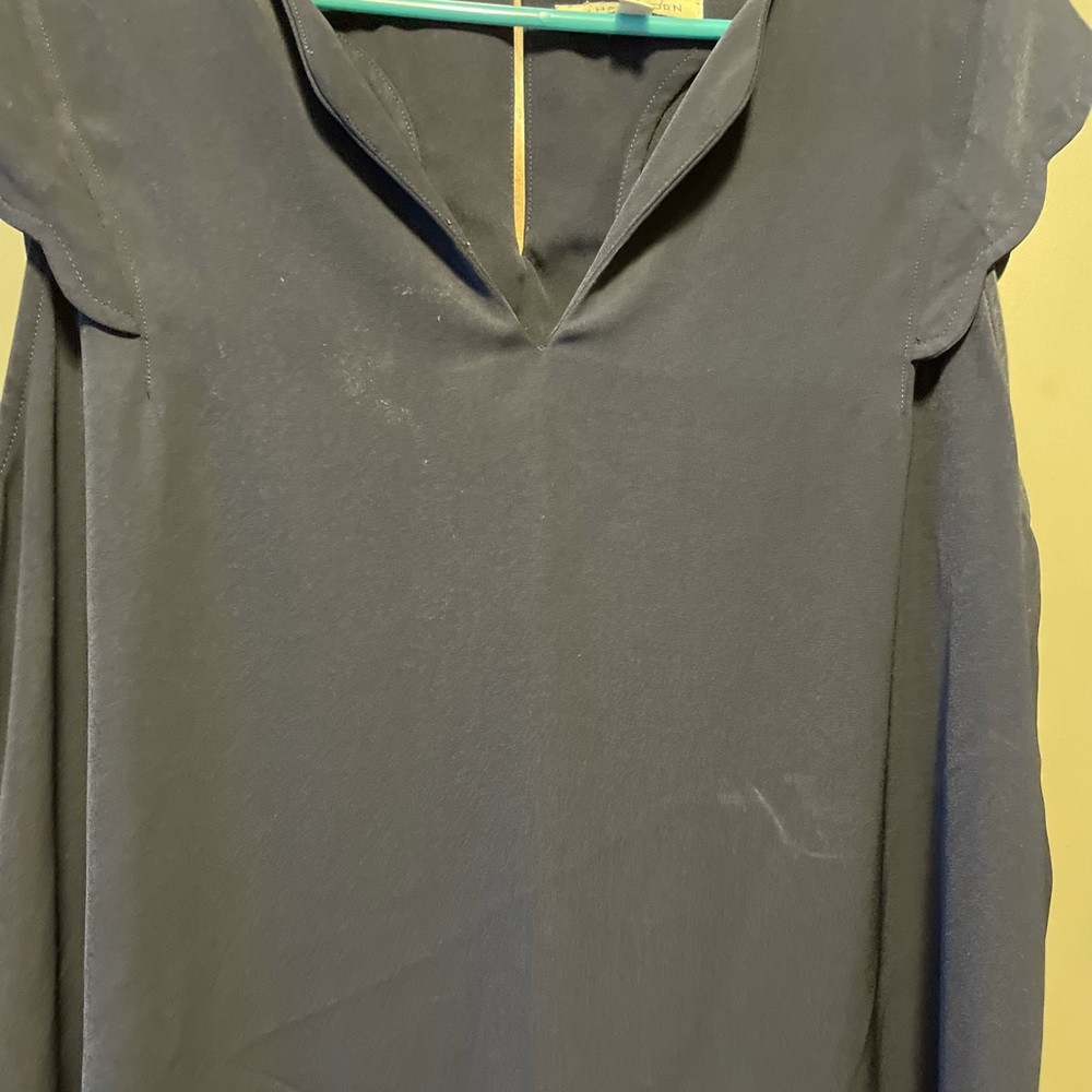 41 Hawthorn sleeveless blouse with scalloped shoulders. Size XL.